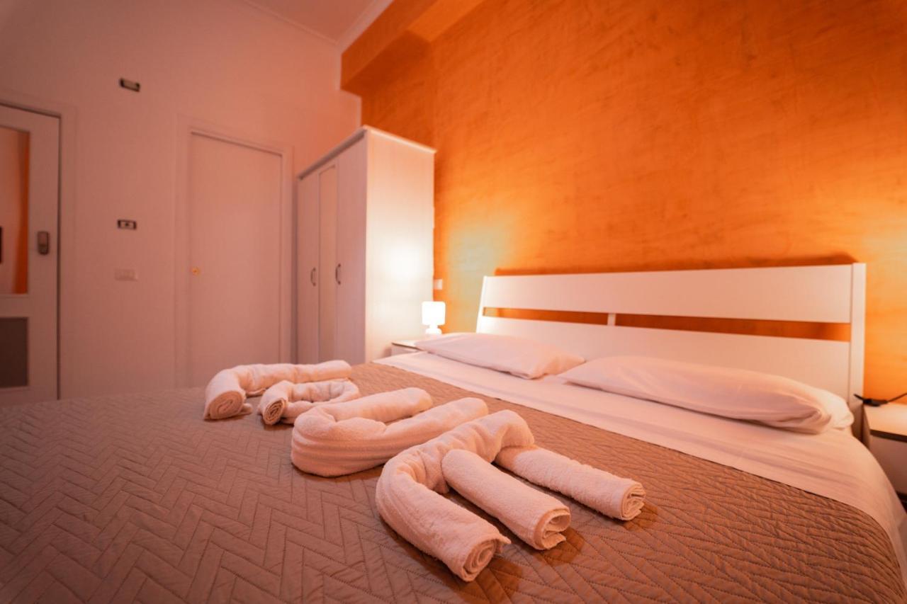 O Vic' Stritt' Hotel Napoli Ngoại thất bức ảnh
