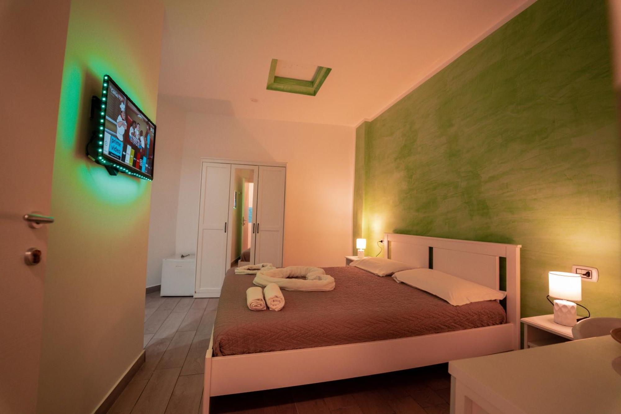 O Vic' Stritt' Hotel Napoli Ngoại thất bức ảnh